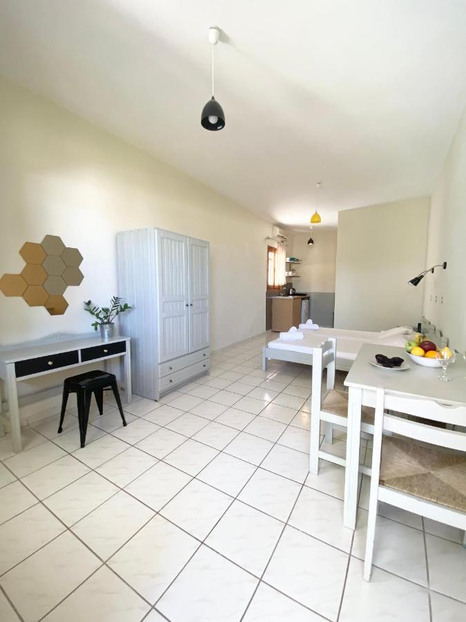 Egli Apartment สตาโลส ภายนอก รูปภาพ